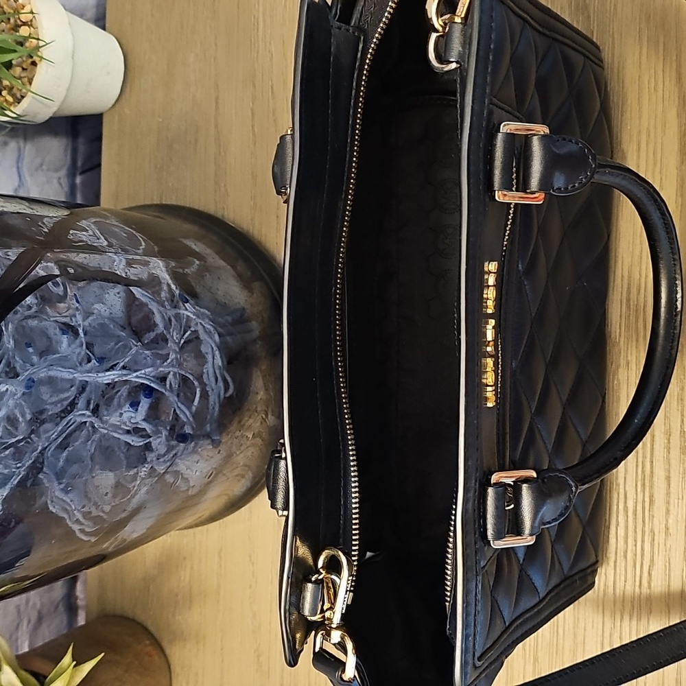 Michael KORS QUILTED Leather Satchel Like New - Picture 6 of 7